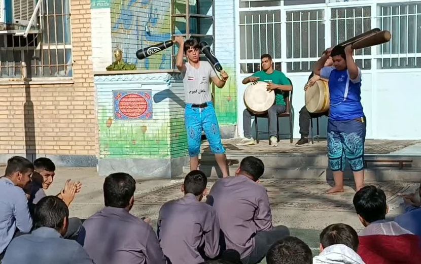 المپیاد ورزشی درون مدرسه‌ای با نمایش منش پهلوانی