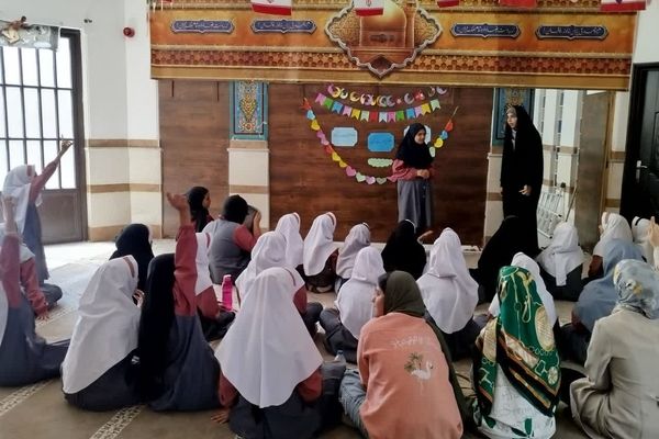 برپایی دومین دوره اردوی جهادی دانشجومعلمان قم در روستای مومن‌آباد