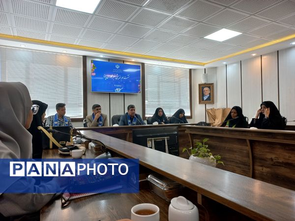 نشست صمیمی دانش‌آموز خبرنگاران پانا ناحیه 3 مشهد با مدیر سازمان دانش آموزی خراسان رضوی