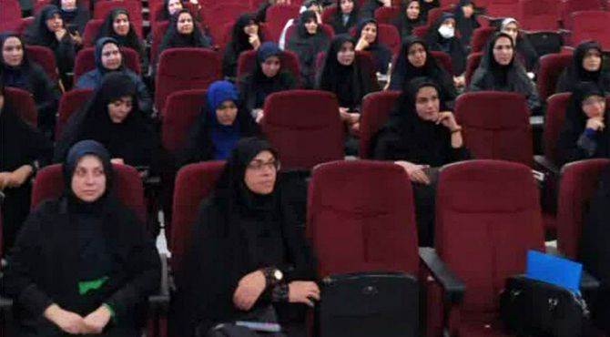  توجه به فضای مجازی در دنیای امروز  بر زندگی نوجوانان، به‌ویژه دختران، نقش حیاتی دارد