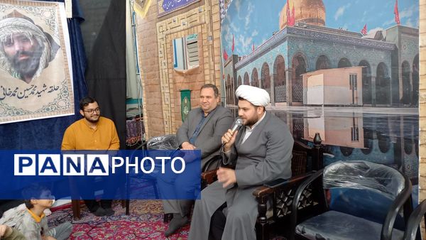 بازدید مسئولان منطقه ۱۰ از دانش‌آموزان معتکف