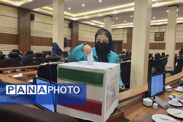 انتخابات شورای دانش آموزی منطقه‌ای با حضور معاون پرورشی و تربیت بدنی ناحیه دو شهرری 