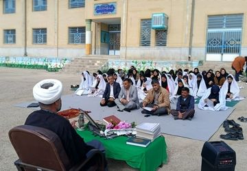 محفل نور؛ نماز جماعت و تلاوت قرآن در شبانه‌روزی امام حسین منطقه میانکوه 