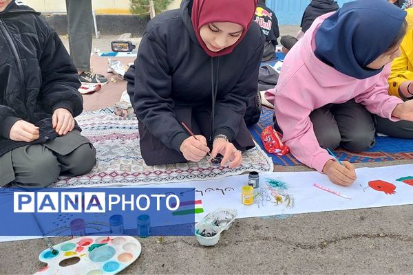 نمایشگاه دست سازه‌های دانش‌آموزان مدرسه شهید شرافت بهارستان‌دو