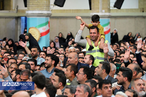 دیدار هزاران نفر از کارگران سراسر کشور با رهبر انقلاب