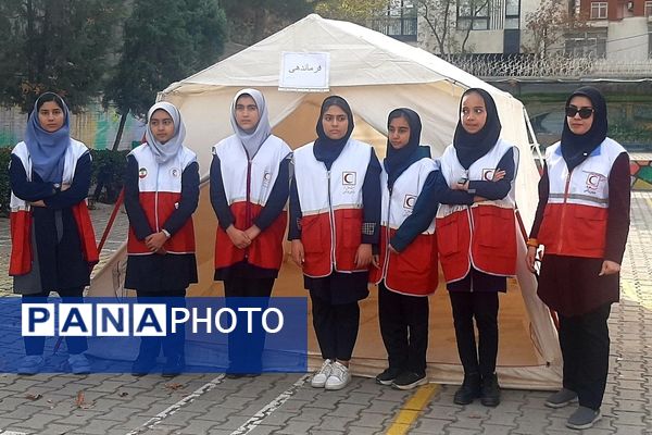 مانور زلزله در دبیرستان شاهد شهید حمامی ناحیه۶ مشهد