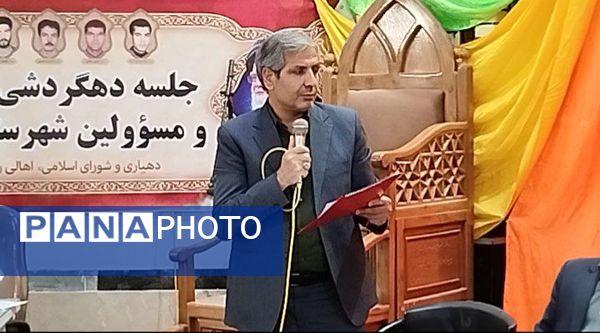 جلسه دهگردشی فرماندار کاشمر در روستای رزق آباد