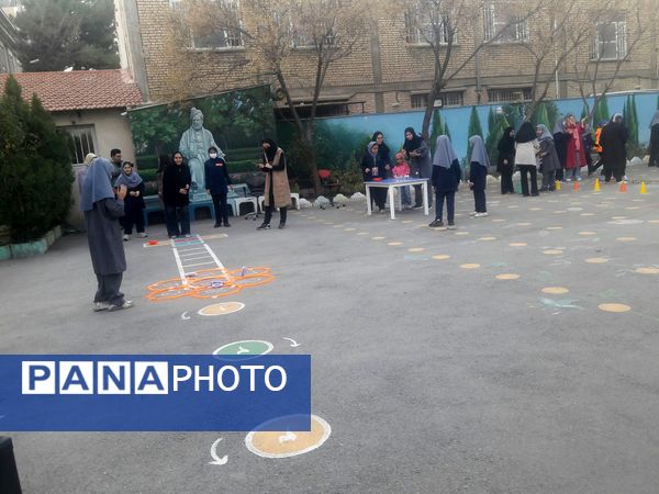 مسابقه جذاب مادر و دختر در دبستان مصلی نژاد حضرت زینب(س)