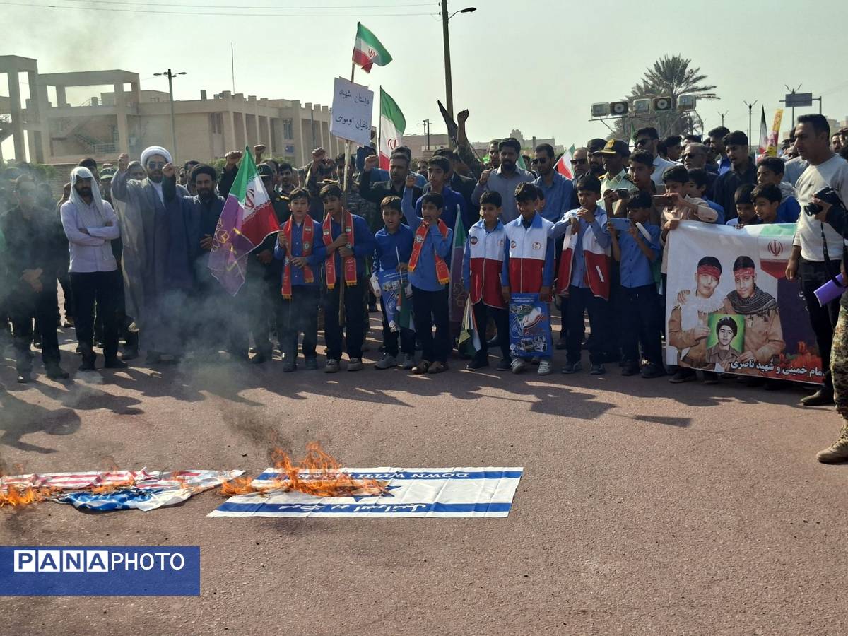 راهپیمایی بزرگ ۱۳ آبان در بوموسی با حضور پرشور دانش‌آموزان