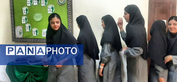 برپایی ایستگاه صلواتی در دبیرستان حاج مهدی روحانی شهرستان خلیل آباد 