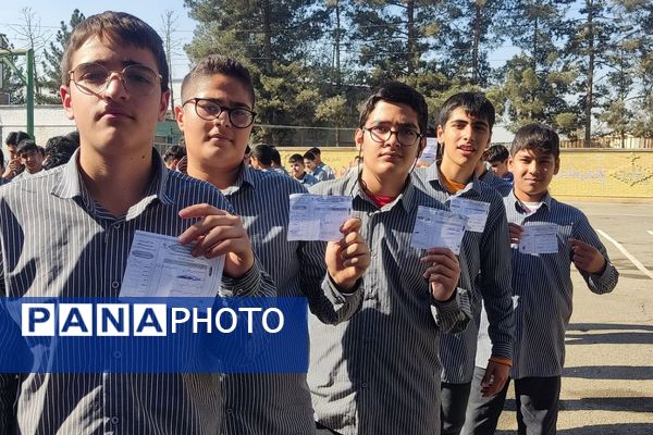 برگزاری انتخابات شورای دانش‌آموزی در مدارس منطقه کهریزک 