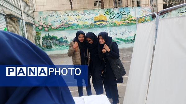 مانور زلزله با صحنه های واقعی در دبیرستان شاهد تکتم