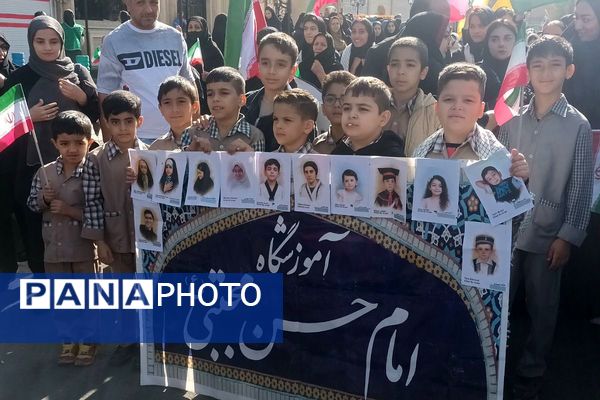 حماسه حضور دانش‌آموزان قرچکی در یوم الله ۱۳ آبان