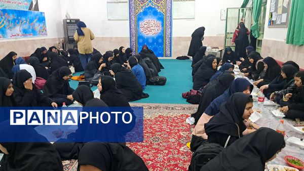 افطار و محفل انس با قرآن در ماه میهمانی خدا در گناباد