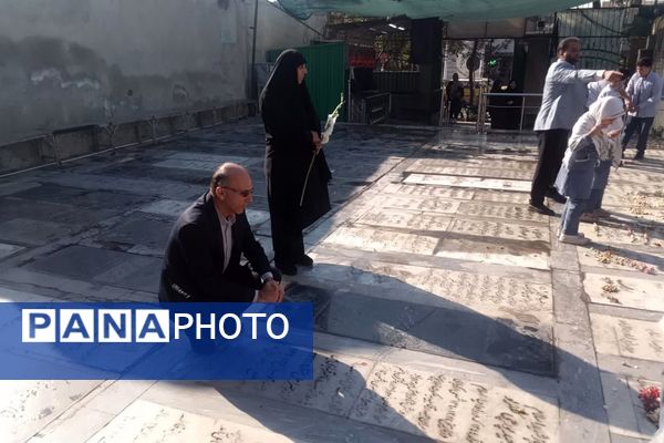 تجدید پیمان فرهنگیان ورامینی با آرمان‌های شهدا در هفته بسیج