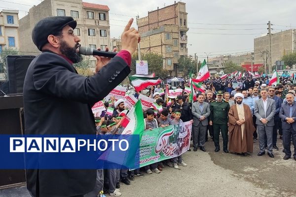 حضور پرشکوه دانش‌آموزان کهریزک و باقرشهر در راهپیمایی ۱۳ آبان