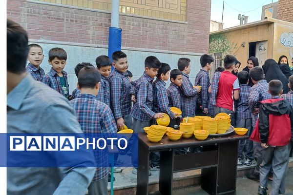 دانش‌آموزان دبستان علامه طباطبایی پیشوا در سوگ مادر عالم خلقت