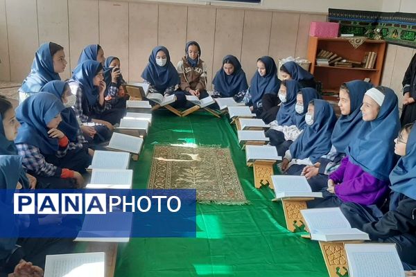 محفل انس با قرآن کریم در مدرسه نرگس و فرهیختگان2 پردیس