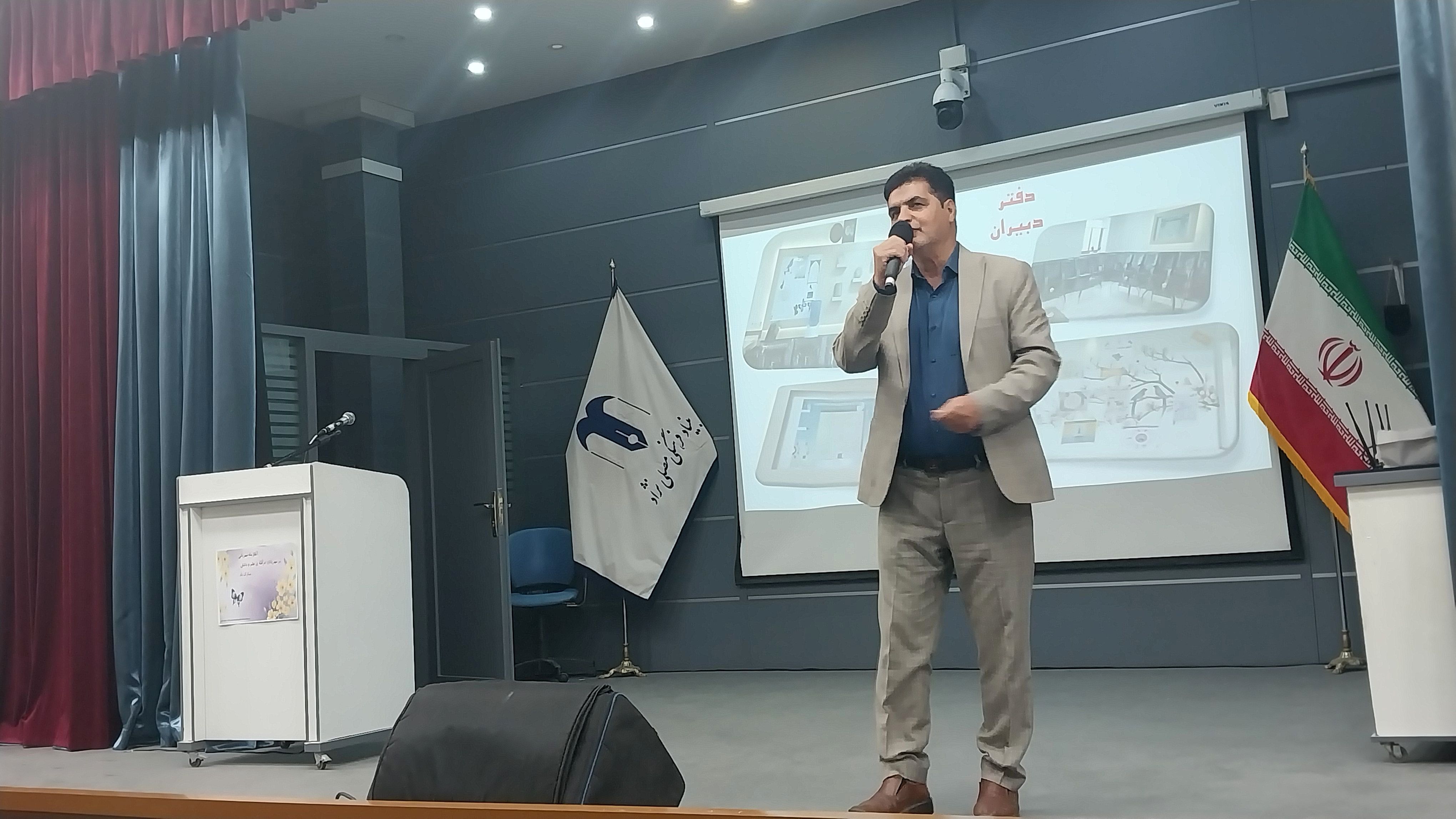 جلسه انجمن اولیا و مربیان در دبیرستان دوره دوم آرمینه مصلی نژاد