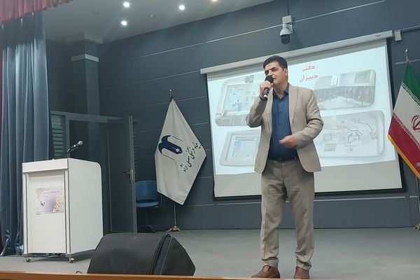 جلسه انجمن اولیا و مربیان در دبیرستان دوره دوم آرمینه مصلی نژاد