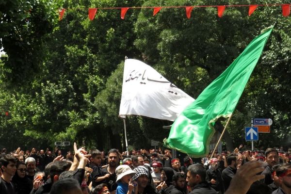 تاسوعا در همدان وقتی اشک، قلم را هدایت می‌کند