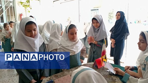 تمرین مردم سالاری در دبستان لطیفه، دانش‌آموزان پای صندوق‌های رأی رفتند