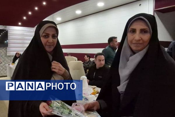 تقدیر از بانوان شاغل در اداره آموزش و پرورش کهریزک 