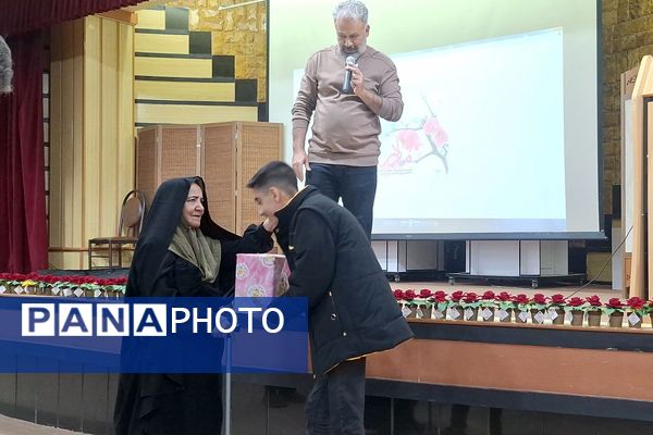 جشن میلاد بانوی دو عالم و گرامیداشت مقام مادر در دبیرستان رازی شیراز 