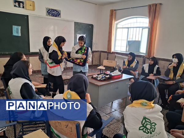 اجزای مانور زلزله تمام تشکیلاتی در دبیرستان مدرس تبریز 