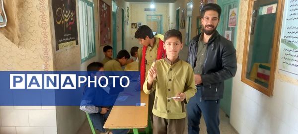 برگزاری انتخابات شورای دانش‌آموزی در مدرسه نواب صفوی