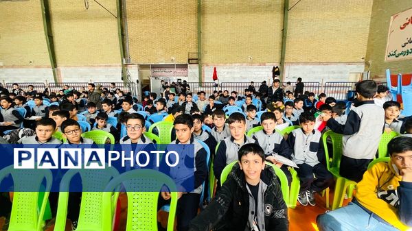 مراسم جشن انقلاب و تقدیر از دانش‌آموزان مقام‌آور مدرسه معلم
