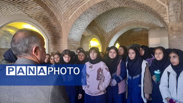 فلک‌الافلاک میزبان دانش‌آموزان‌دبیرستان‌ریحانه