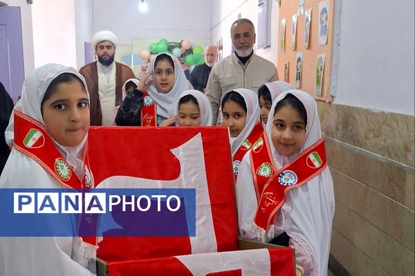 آیین پرچم‌گردانی به یاد امام حسین(ع) در مدارس فیروزکوه