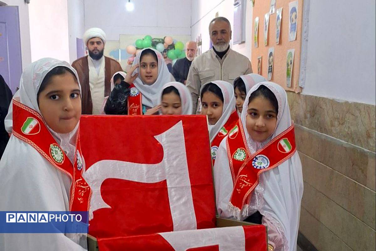  آیین پرچم‌گردانی به یاد امام حسین(ع) در مدارس فیروزکوه