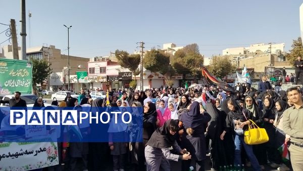 گرامیداشت روز دانش‌آموز همزمان با 13 آبان‌ در فردیس  