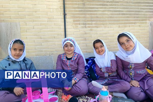 شادی و هیاهوی کودکان در اردوی درون مدرسه‌ای  آموزشگاه ایران ۲ به مناسب هفته ملی کودک 