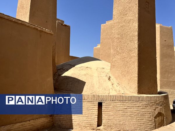 بازدید دانش‌آموزان میبدی از بافت سنتی شهرستان 
