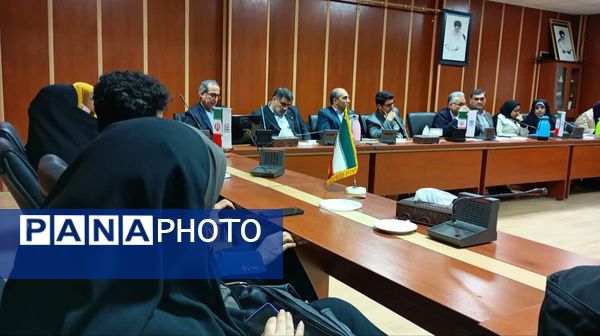 جلسه «هم مراقبتی، والدین آگاه، دختران همراه»