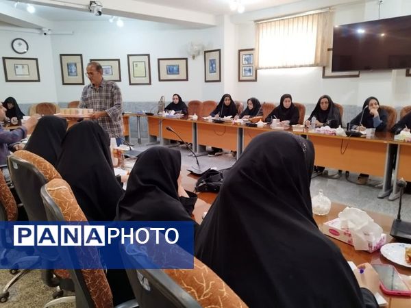 جلسه آموزشی ویژه مراقبان سلامت مدارس کاشان