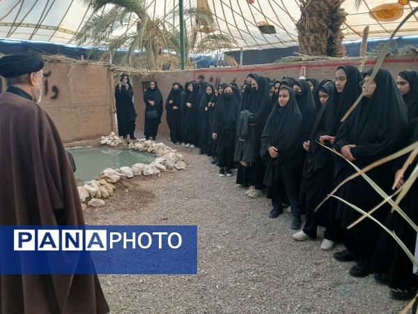 بازدید دانش آموزان باخرز از نمایشگاه ریحانه النبی