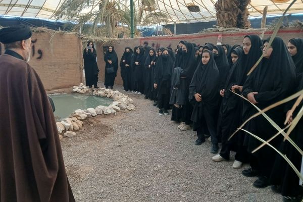 بازدید دانش آموزان باخرز از نمایشگاه ریحانه النبی