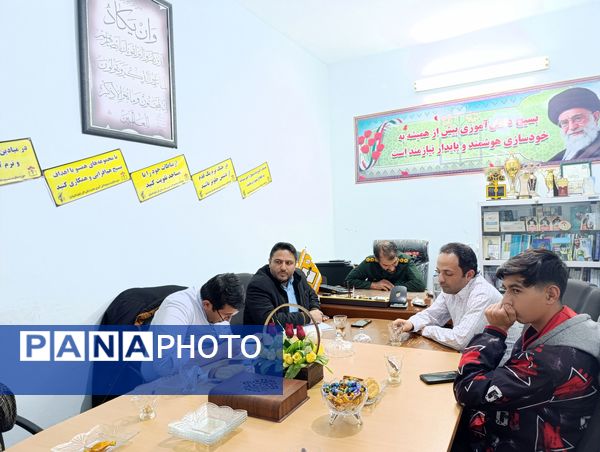 جلسه فرمانده واحدهای بسیج دانش‌آموزی در شهرستان خلیل آباد 