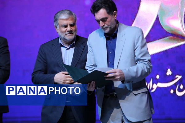 آیین تقدیر از برگزیدگان بیست و ششمین جشنواره تئاتر استان قم