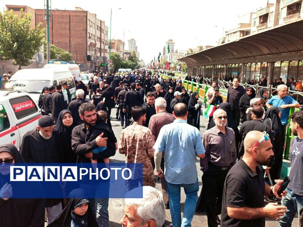 وداع تهرانی‌ها با پیکر مطهر شهدای حمله تروریستی رژیم صهیونیستی 