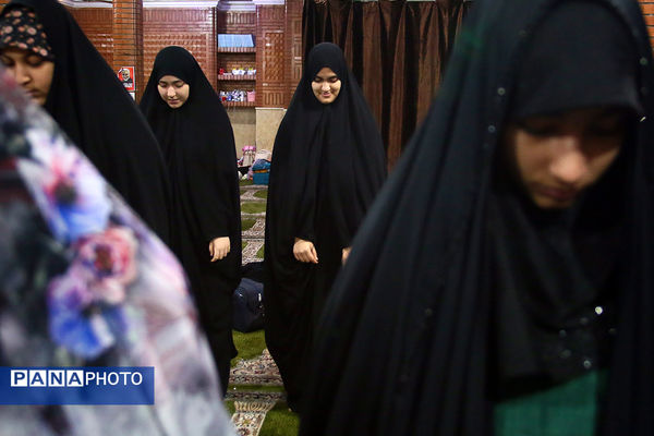 اعتکاف دانش‌آموزی در مسجد لولاگر