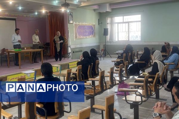 برگزاری جلسه انجمن اولیا و مربیان در آموزشگاه آریو مصلی نژاد ناحیه دو شهرری 