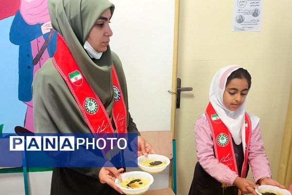 برپایی ایستگاه صلواتی و سفره حضرت فاطمه زهرا (س) در دبستان بنت‌الهدی فیروزکوه