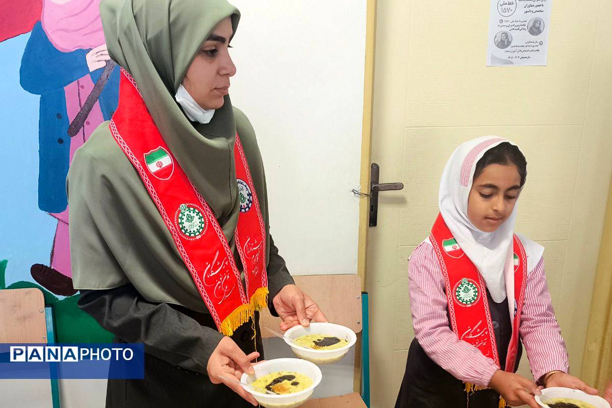 برپایی ایستگاه صلواتی و سفره حضرت فاطمه زهرا (س) در دبستان بنت‌الهدی فیروزکوه