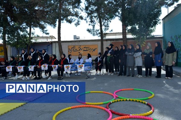 از حرکات رزمی دانش‌آموزان تا طناب‌کشی معلمان، المپیاد ورزشی مدرسه حکمت بهارستان‌دو