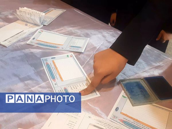 انتخاب نماینده دانش آموزان در دبیرستان نمونه فرهنگ مهشید مصلی نژاد ناحیه ۶